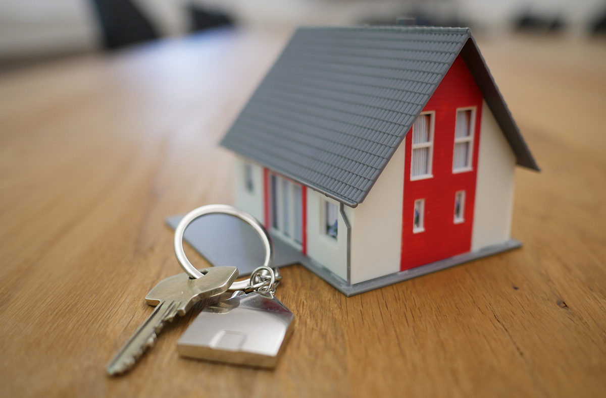 house with keys - real estate image FLAS